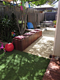 Lovely small backyard with seating!: 