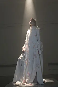 打光图片大全-打光高清好看的图片--花瓣是把椅子的画板