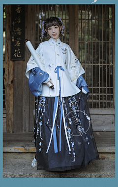 蓝桥水濛采集到女装