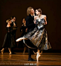 莫斯科大剧院的芭蕾"茶花女"(The lady of Camellias), (超清)视频是Zakharova 和Lantratov的一段, 这一段的音乐是取自肖邦的第一钢琴协奏曲 L莫斯科大剧院 芭蕾茶花女 2014 Svetlana Zakharova, Vladislav Lantratov 场景是第三幕,照片是Z娃和汉堡芭蕾的Edwin