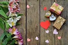 美丽的粉色百合花，戒指和礼物。生日，母亲节，情人节，3月8日，婚礼概念贺卡的节日背景。花卉装饰框。为