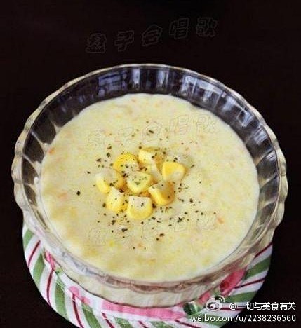 【牛奶玉米浓汤】1.黄油入锅融化，加面粉...