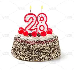 生日蛋糕和燃烧的蜡烛28号