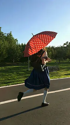 时间是一双眼睛 见喜 见忧 见离别 ​​​
#ins风壁纸#