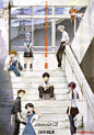 其中可能包括：an anime scene with people sitting on the steps