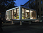 建筑师Werner Aisslinger设计，Loftcube 出品，55000欧元

你可以从内到外自由选择样式组合，来构成这个40平米的含玻璃墙的房屋盒子，花2～4天组装，在一个你选择的适合的地方如屋顶，海边，森林等，

你可以快速给自己带来一个不一样的居住环境，而且居住时间由你自由决定。房屋盒子可由直升飞机吊送。