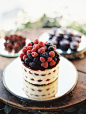 Berry topped cake | Orange Photographie | see more on: http://burnettsboards.com/2014/08/symphony-wedding-editorial/