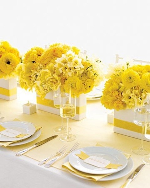 黄色餐桌布置