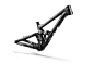 FRAME : product photography of a carbon fiber mountainbike frame in the studio