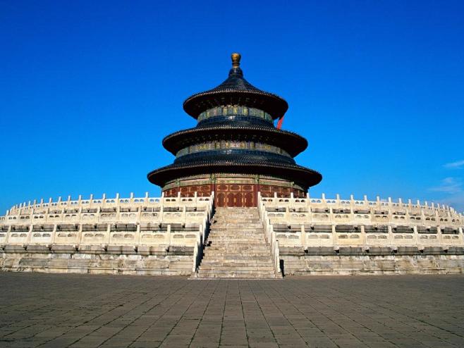 天坛位于故宫东南方，占地273公顷，约为...