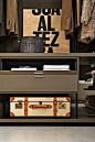 Sectional custom walk-in wardrobe GLISS WALK-IN Gliss Collection by MOLTENI