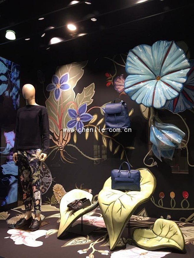 米兰Gucci店铺2015年最新橱窗陈列...