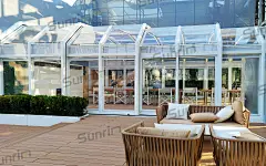 Sunrim苏伊士是智能电动移动阳光房品牌厂家! 专为商业电动阳光房遮阳棚、伸缩阳光房、活动阳光房设计与施工，拥有酒店，餐厅，咖啡店，写字楼，屋顶花园，商场，景区等众多移动阳光房案例。