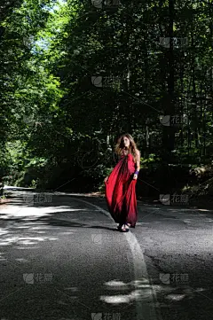 街道,时装模特,自然美,红色裙子,青年人,穿衣服,垂直画幅,美,皮革,夏天