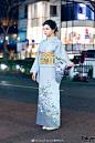 #原宿街拍# Japanese Kimono Street Style w/ Floral Kimono, Gold Obi & Sandals O网页链接 ​​​​
