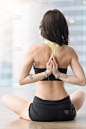 莲花坐式,女人,瑜伽,背面视角,Sukasana,圆满坐姿,祈祷式,呼吸运动,修复
