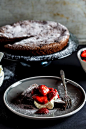 Flourless chocolate torte with Macerated strawberries#赏味期限##美食##吃货#流口水中