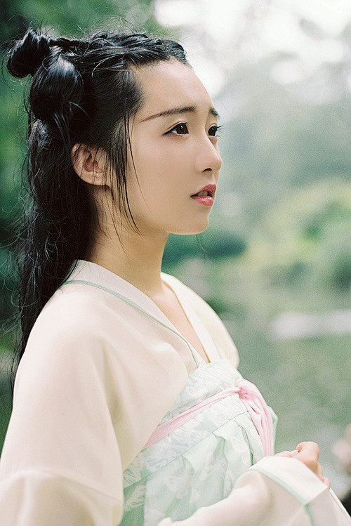 最是青盟晓隐中，深深浅意默朦胧。 #有美...
