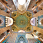 充满神秘气息的清真寺，光线透过彩色玻璃令人目眩神迷。 | 伊朗建筑摄影师Mohammad Domiri。