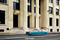 Floating Classic" 悬浮经典系列是法国摄影师renaud marion的作品，结合未来悬浮概念和过往经典车型拍摄的一组想象中的风景 － 包括有大红 jaguar e-type，太空银 mercedes-benz 300SL gullwing coupé，薄荷绿 mercedes-benz 190SL等神一般的车，悠然悬浮在现代的建筑前，恍如隔世
