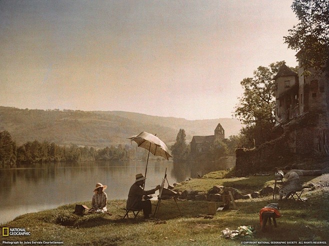 法国博利厄的多尔多涅河，一名画家正在岸边...