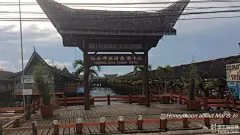 这些是天旺海鲜楼（这栋楼其实只有两层，而餐厅在一楼）的海鲜美食。装在大可乐瓶里的...
