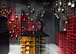 Weinhandlung Kreis酒柜设计：简约绚丽的空中彩虹矩阵