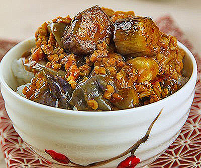 【麻婆茄子】1茄子去蒂洗净，切成块状，用...