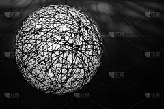 黑白相间的球形装饰灯