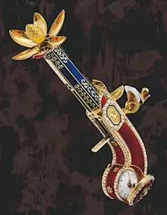 【惊艳火枪造型香水喷雾器及时计】拍卖场非常罕见的火枪形香水喷雾器及时计。它是日内瓦Moulinié，Bautte &amp; Cie的作品，是19世纪初专为中国市场而制作的精品。18K金胎，以蓝、红珐琅质地，红色枪柄边镶嵌珍珠，造型独特，真是记录历史的精品收藏