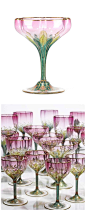 1900年生产的 Lobmeyr 香槟杯
植物的根茎配上渐变的粉红色，很有春天的感觉。
