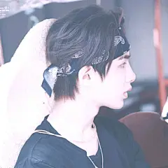 Justin黄明昊
花瓣ID：脸红的思廷期