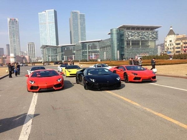 [浪漫之都大连街头豪车实拍。] 