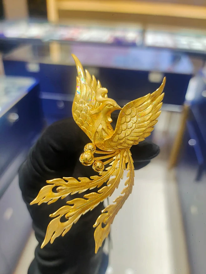 龙凤本身就是尊贵的象征 凤戒戴起来有贵族...