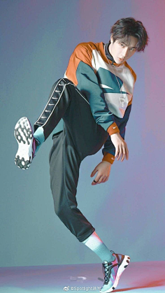 爱吃肉的熊猫max采集到d01--pose#绘画参考# 又甜又酷的美少女动作速