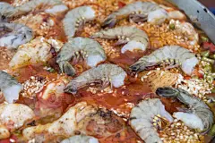 锅,西班牙海鲜饭,水平画幅,无人,康登水闸市场,膳食,海产,明虾,椒类食物,金属