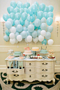用气球打造悬浮在空中感。来自：婚礼时光——关注婚礼的一切，分享最美好的时光。#甜品桌#