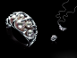 危险诱惑指环：日本阿古屋海水珍珠，淡水珍珠，灰色钻石（024 ct）；危险诱惑吊坠：日本阿古屋海水珍珠，淡水珍珠，灰色钻石（0.57 ct）。