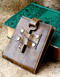 Men's Leather Wallet with Antique Skeleton Key - Brindled Caramel Steampunk Bifold