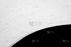 书籍边缘的黑白微缩照片
