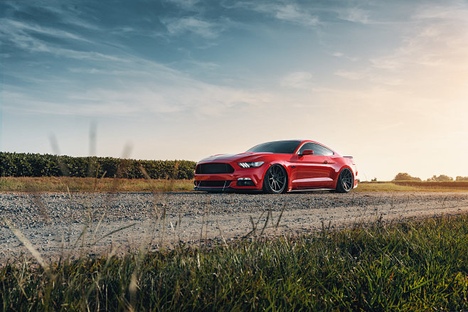 Ford Mustang GT - Re...