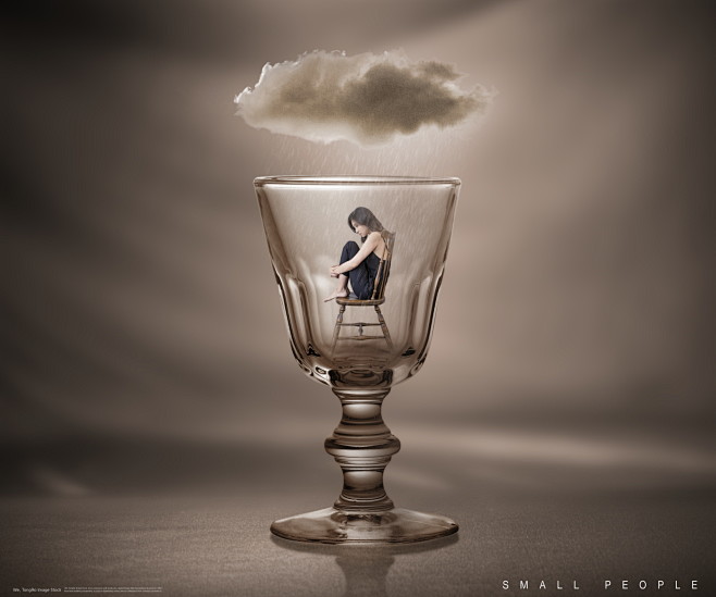 玻璃酒杯 孤独女孩 乌云压顶 灰色天空 ...