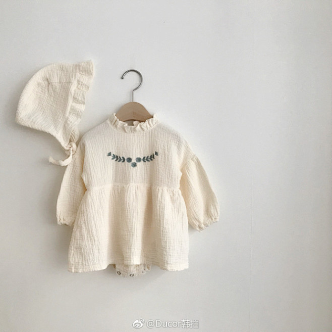 现在小孩子的衣服是越来越可爱了 ​​​​