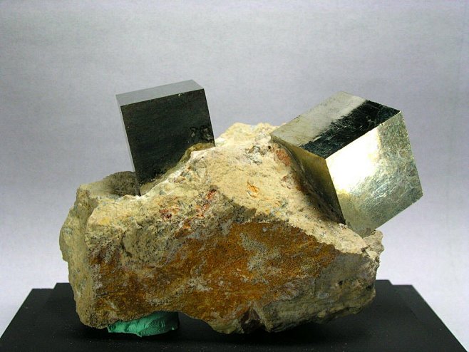 黄铁矿俗称愚人金立方体结晶产地在西班牙