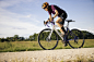 Photo by Markus Spiske on Unsplash : Sportive woman with gravel bike / cyclocross – Download this photo by Markus Spiske on Unsplash