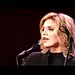 Alison Krauss- When You Say Nothing At All（Live）—这种女声，很清澈甜而不腻。这首歌有很多翻唱版本，但我还是最爱这个版本的。