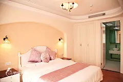 厦门明馨天使母婴护理服务有限公司专业从事厦门月子中心、厦门月子会所、厦门知名月子中心、厦门高端月子会所、明馨天使月子会所提供24小时一对一管家制贴身服务、特供产后专属月子餐，一站式满足妈妈对产后调理、形体恢复、母婴护理等全面需求。