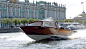 圣彼得堡运河——欧洲大酒店带领我们，融入岸边古老的街巷与河面上粼粼的波光之中。