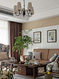 #美式风格# #客厅# #沙发背景墙# 随处可见的鲜花与绿植，给整体空间带来活力和浪漫的气息。