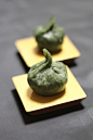 Kusa Mochi, Mochi Cake Mixed with Ground Yomogi  (Japanese Mugwort, Spring Herb) ｜草もち#赏味期限##美食##吃货#